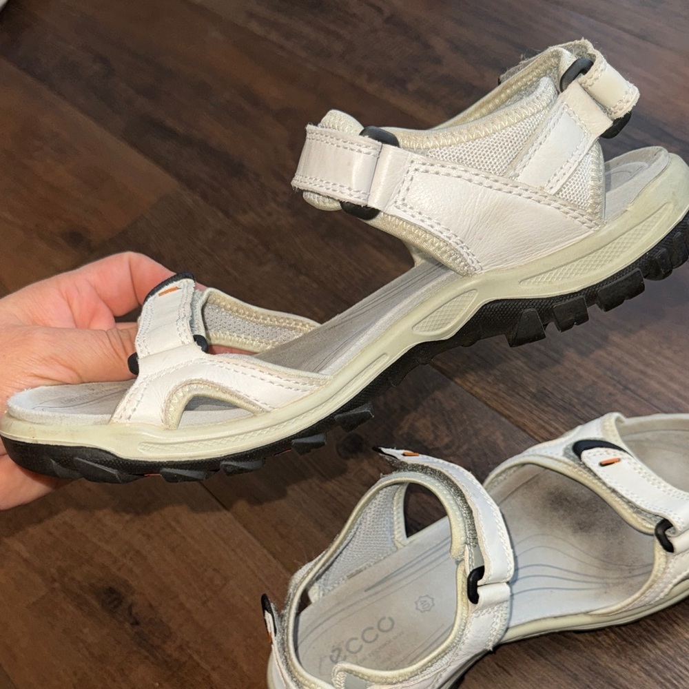 Ecco Women's Cream and Black Sandals - Picture 9 of 11